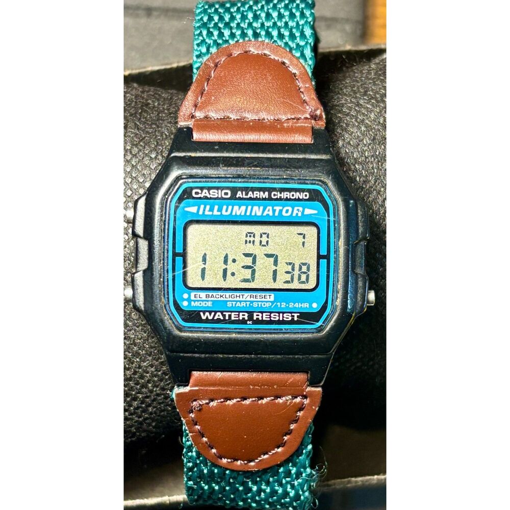 Vintage Casio F-105 "Illuminator" – Custom Strap Mod!